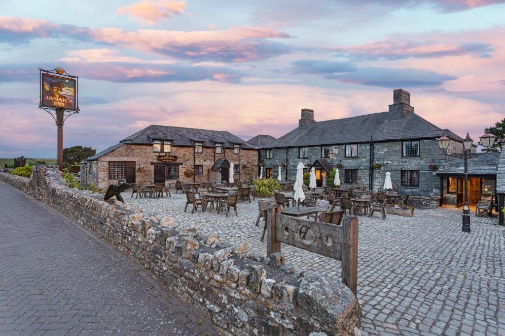 The historic Jamaica Inn pub on Bodmin Moor, Cornwall, famous for smuggling tales and ghost stories.