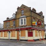 Closed British pub with “To Let” sign outside as closures hit UK pub industry