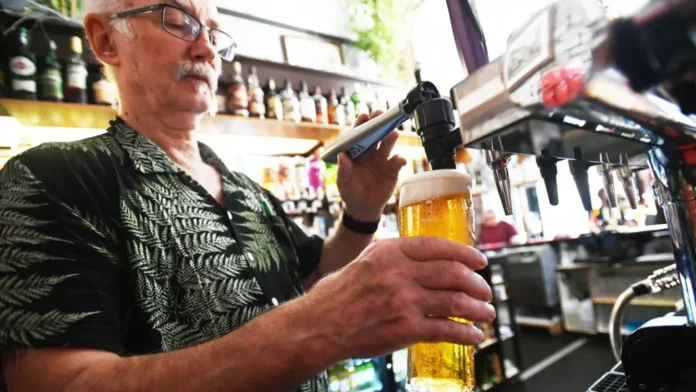 “British pub landlord serving beer as pub closures rise across the UK in 2026”